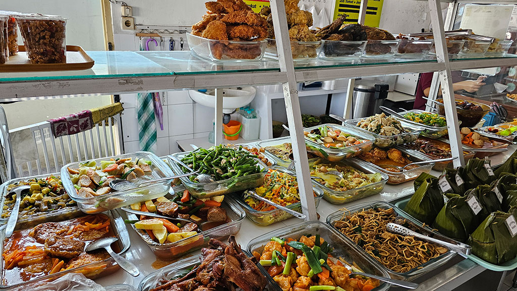 Makan Enak Tanpa Bikin Kantong Kaget di Rumah Makan Tip Top Magelang